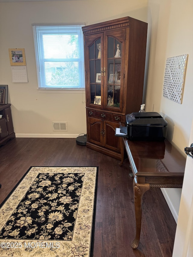sitting room featuring dark wood-style flooring, baseboards, and visible vents