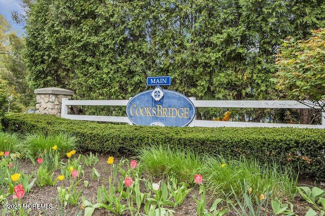 view of community / neighborhood sign