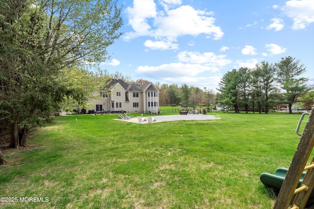 view of yard featuring a patio