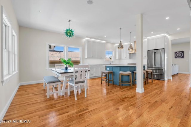 dining area featuring recessed lighting, baseboards, and light wood-style flooring