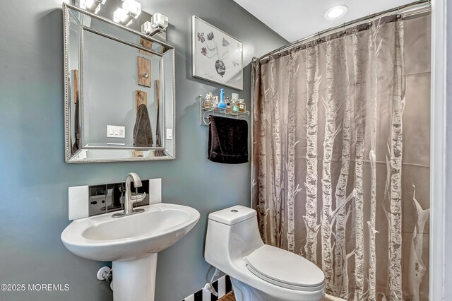 627 Huntington Dr Unit C, Lakewood, NJ 08701 - full bath with toilet, a sink, and a shower with shower curtain