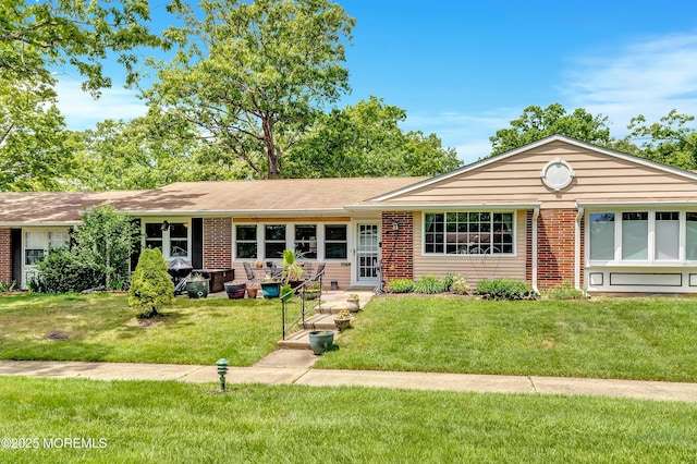 627 Huntington Dr Unit C, Lakewood, NJ 08701 - ranch-style home with a front lawn and brick siding