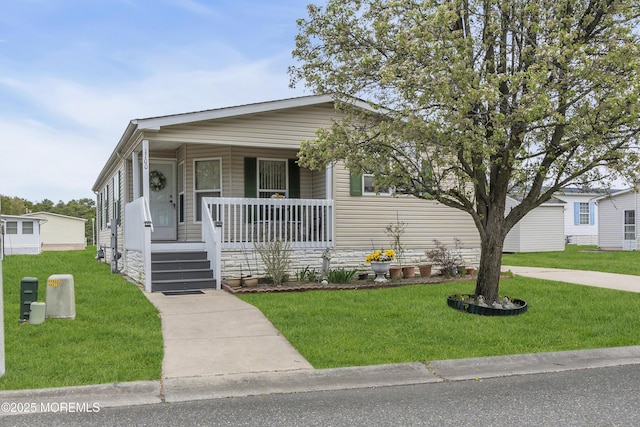manufactured / mobile home featuring a front yard and covered porch
