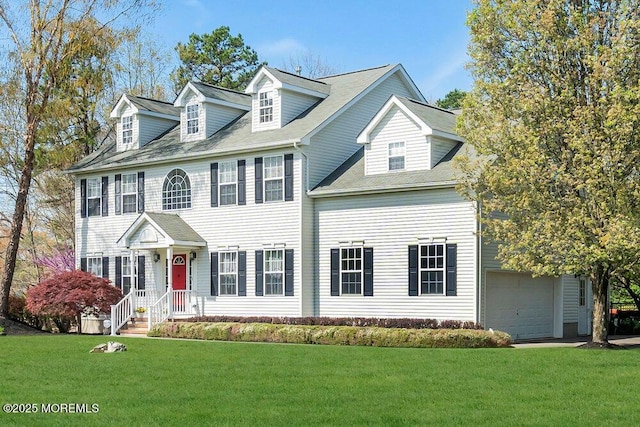 colonial-style house with roof with shingles and a front yard
