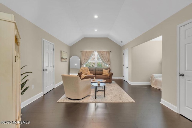living area featuring dark wood-type flooring, recessed lighting, baseboards, and vaulted ceiling