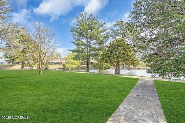 exterior space featuring a front yard