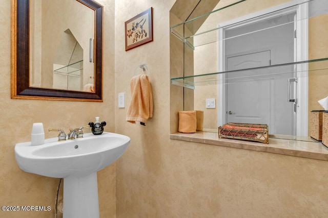 bathroom featuring a sink