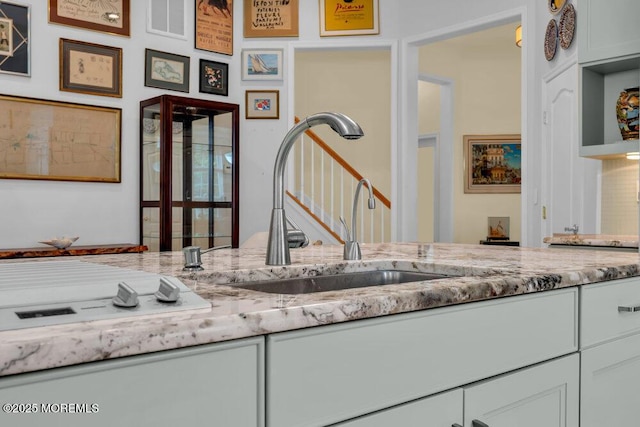 bathroom featuring a sink