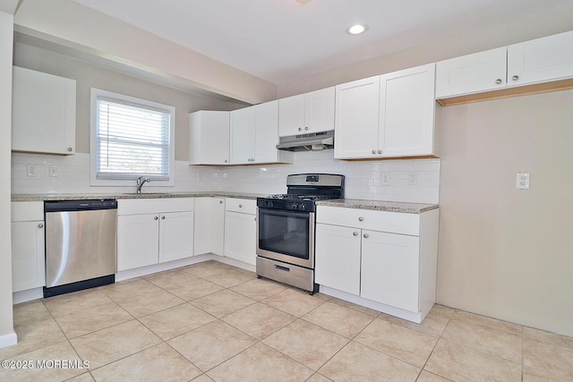 330 Dallas Dr, Toms River, NJ 08753 - kitchen with stainless steel appliances, a sink, recessed lighting, backsplash, and under cabinet range hood