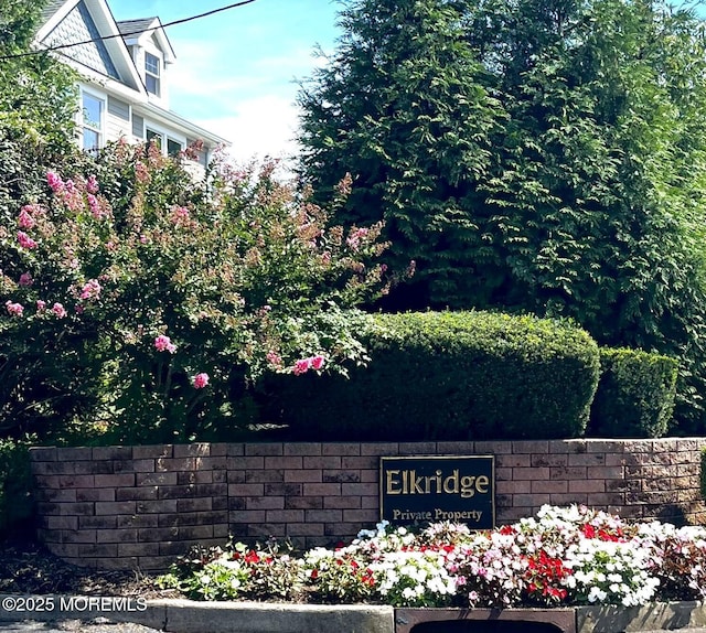 view of community / neighborhood sign