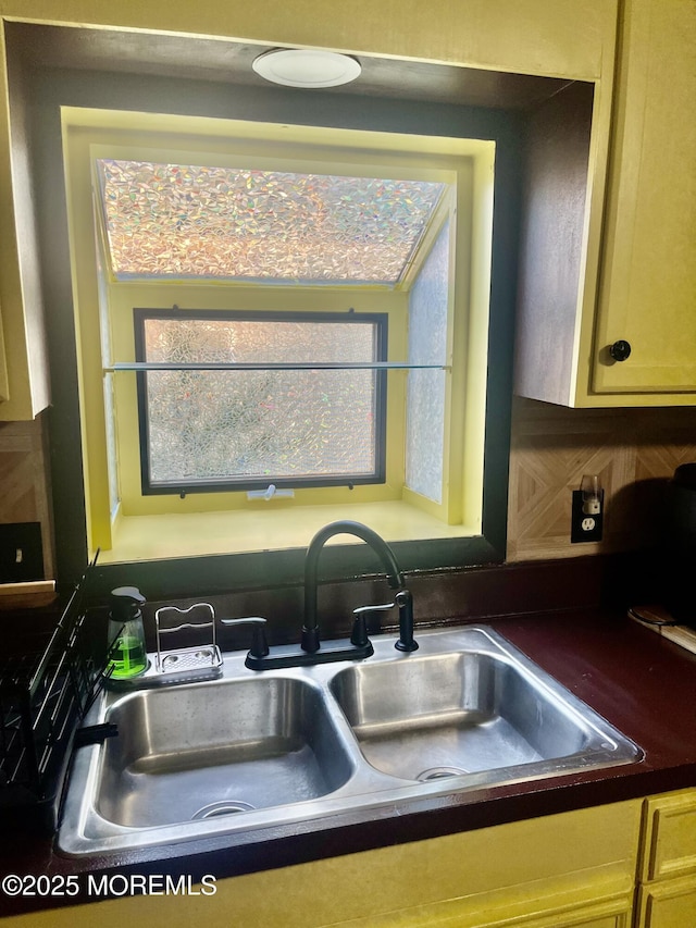 5 B Trl, Brick, NJ 08724 - kitchen view of a sink and dark countertops