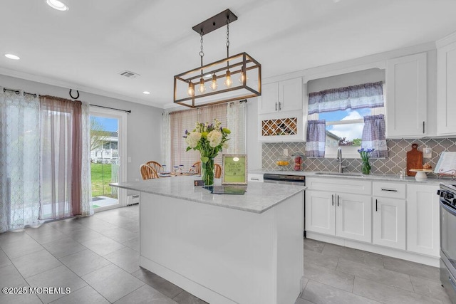 kitchen with crown molding, visible vents, a sink, and tasteful backsplash