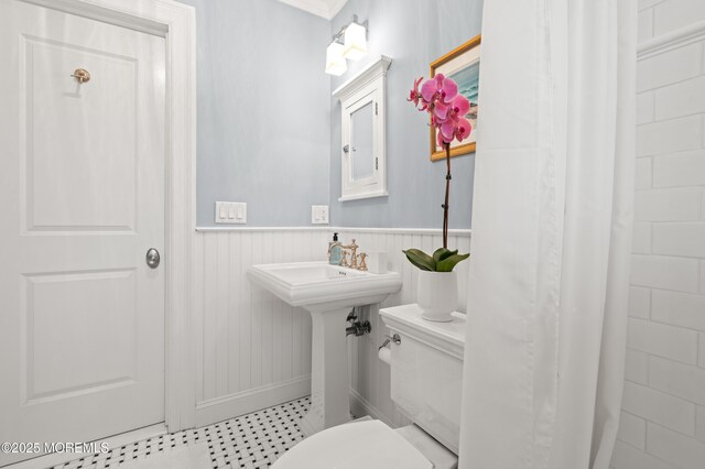 104 Lake Dr, Allenhurst, NJ 07711 - full bath with baseboards, a wainscoted wall, toilet, and curtained shower