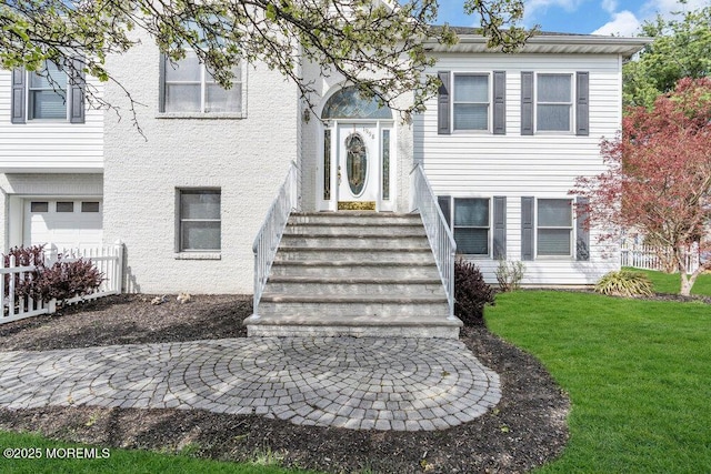bi-level home with fence and a front yard