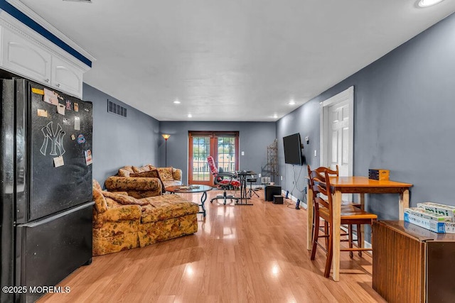 living room featuring recessed lighting, visible vents, and light wood-style floors