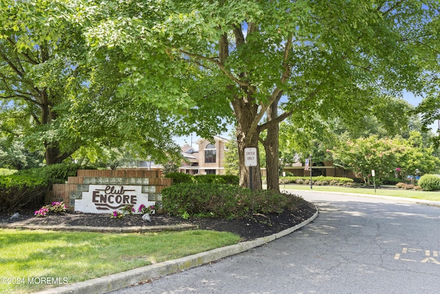 view of community / neighborhood sign