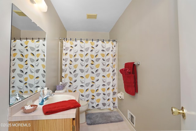 bathroom with visible vents, toilet, a shower with curtain, and vanity