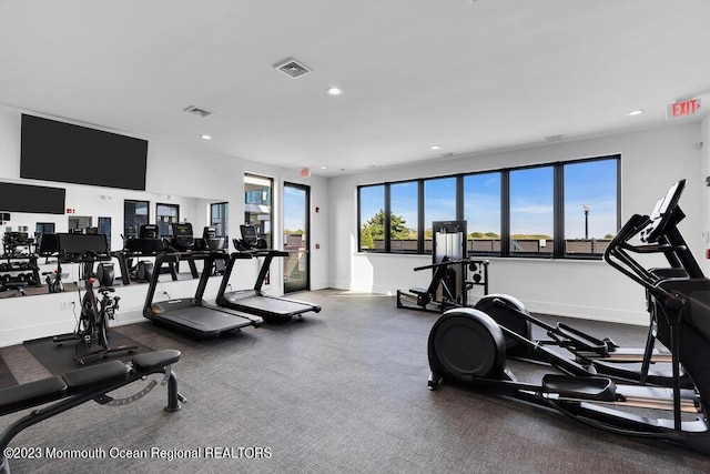 exercise room with baseboards, visible vents, and recessed lighting