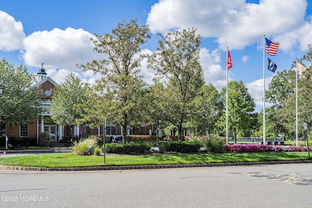 view of front of house with brick siding
