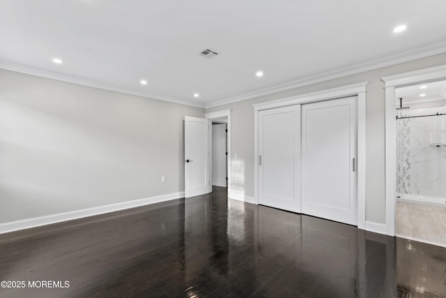 unfurnished bedroom with baseboards, a closet, recessed lighting, and visible vents