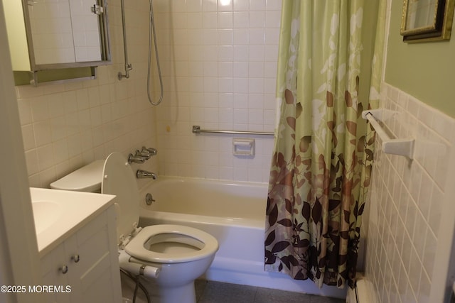 bathroom with tile walls, toilet, and shower / bath combo