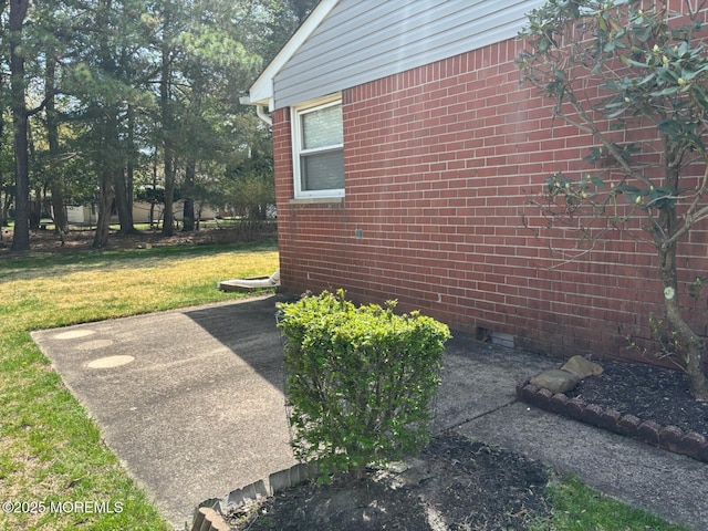 view of side of property featuring crawl space and a lawn