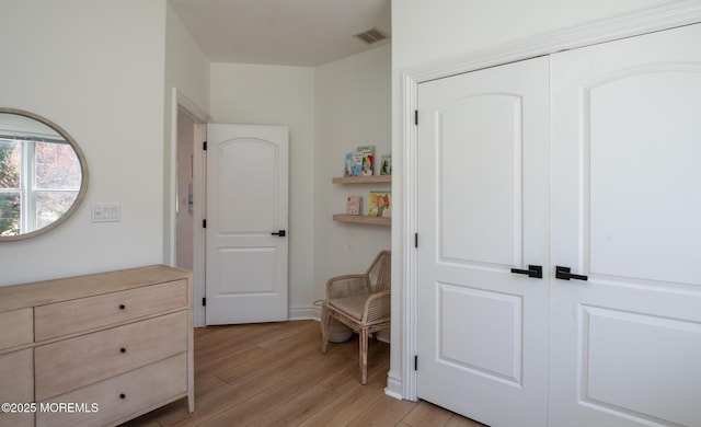 sitting room with visible vents and light wood-style floors
