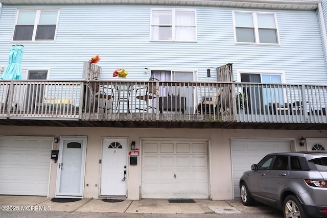 4 Beachway Ave, Keansburg, NJ 07734 - back of property with an attached garage