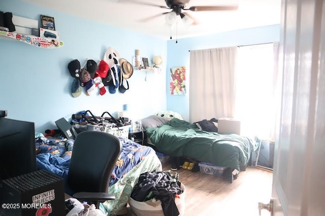4 Beachway Ave, Keansburg, NJ 07734 - bedroom featuring wood finished floors and a ceiling fan