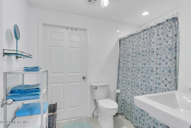 405 Sunset Dr S, Berkeley, NJ 08721 - full bath featuring toilet, tile patterned floors, and a shower with shower curtain