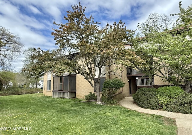 view of front of home featuring a front yard and brick siding