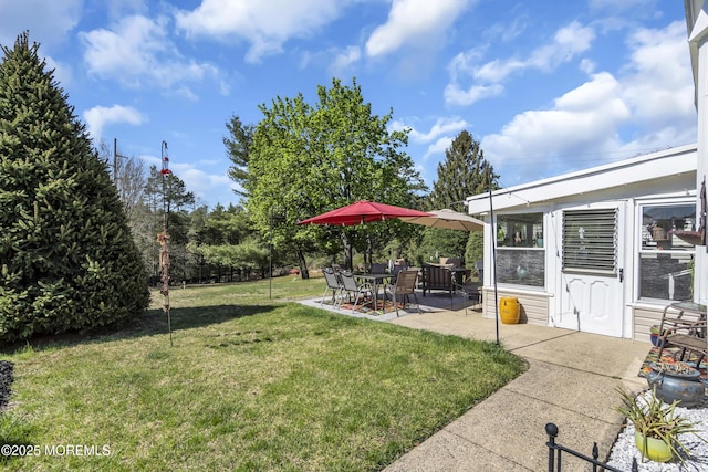 view of yard with a patio area