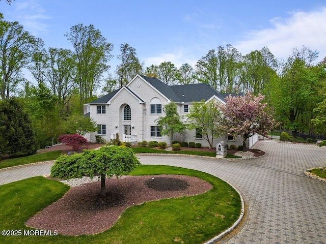 view of front of house with curved driveway