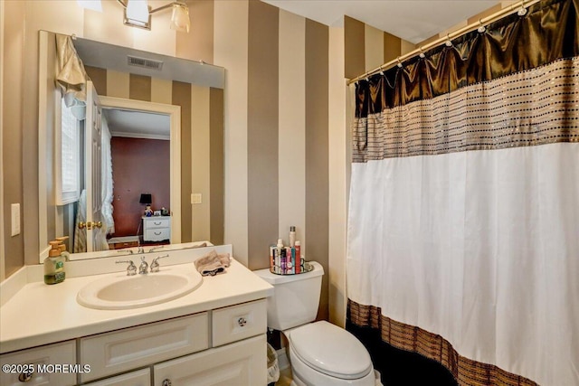 bathroom with vanity, a shower with curtain, toilet, and visible vents