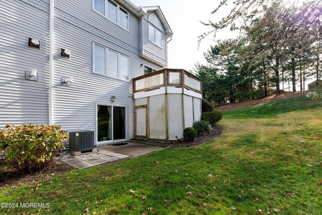 291 Marigold Ct, Toms River, NJ 08753 - back of property featuring a yard and central AC