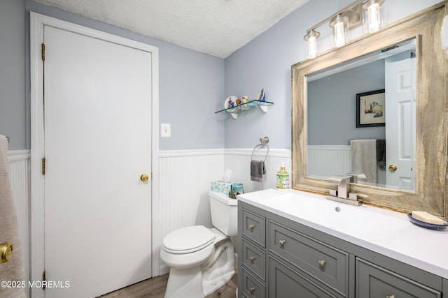 102 Buckingham Dr, Jackson, NJ 08527 - bathroom with wainscoting, toilet, wood finished floors, a textured ceiling, and vanity