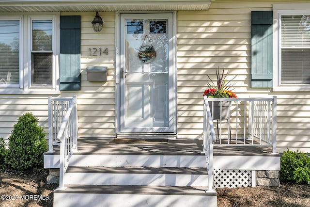property entrance featuring covered porch