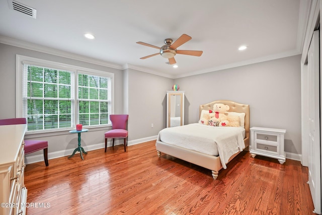 bedroom with baseboards, wood finished floors, recessed lighting, ornamental molding, and a ceiling fan