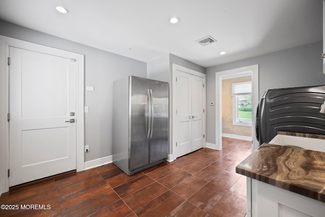 bedroom featuring freestanding refrigerator, recessed lighting, baseboards, washer / dryer, and visible vents
