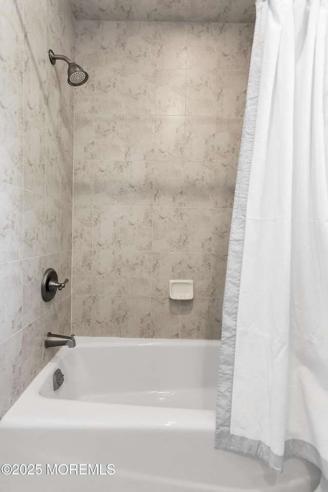 bathroom featuring shower / bath combo with shower curtain