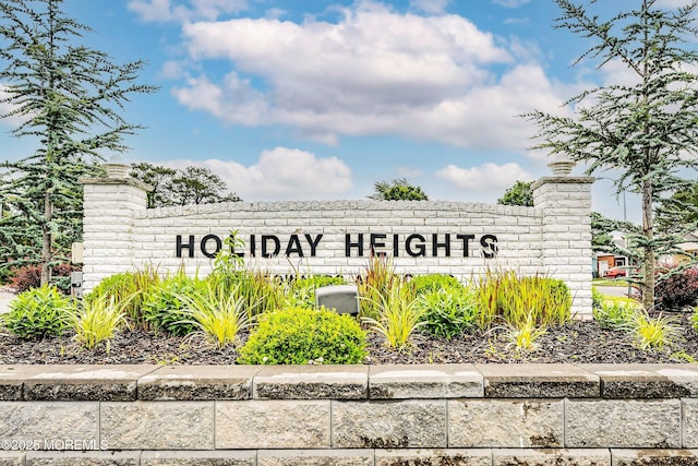 view of community / neighborhood sign