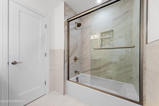 bathroom with enclosed tub / shower combo