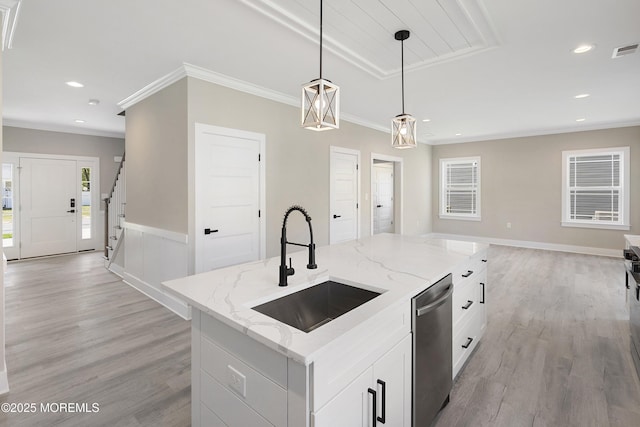 kitchen featuring crown molding, a sink, light wood-style flooring, and dishwasher