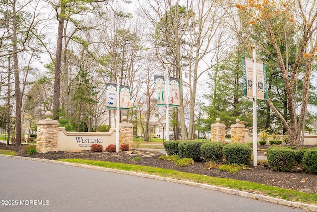 view of community / neighborhood sign
