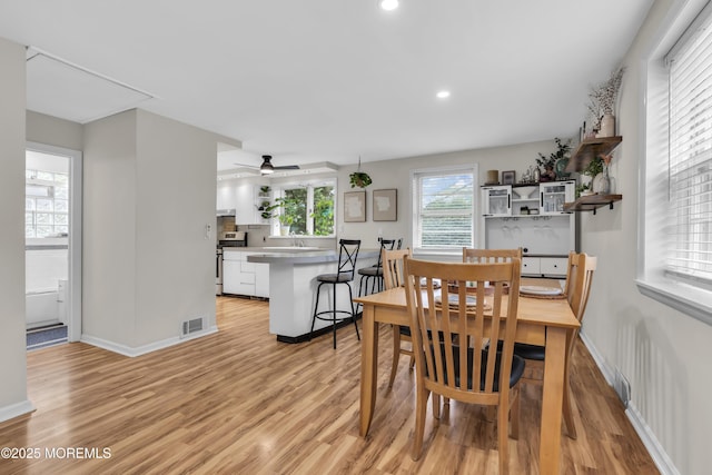 dining area with recessed lighting, light wood-style flooring, ceiling fan, baseboards, and visible vents