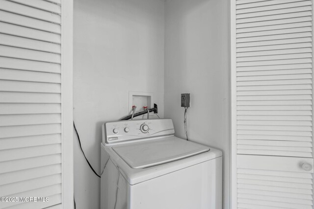 laundry room with laundry area and washer / clothes dryer