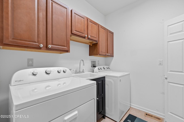 laundry area with visible vents, baseboards, a sink, cabinet space, and independent washer and dryer
