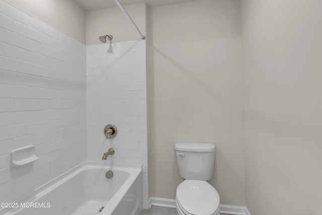 full bath with baseboards, toilet, and tub / shower combination