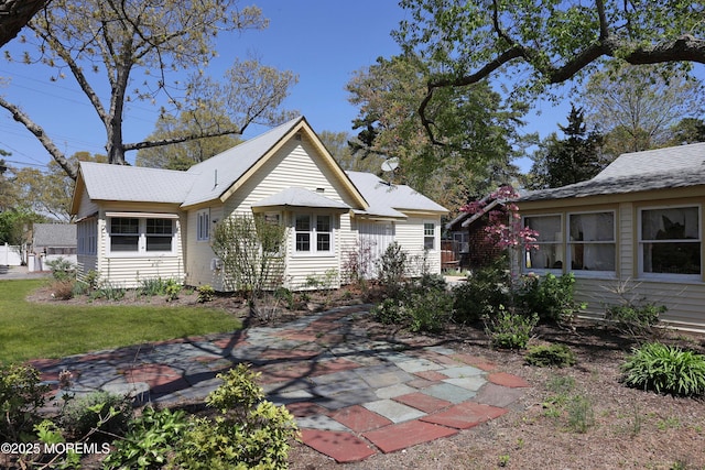 view of front of property featuring a patio