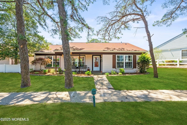435B New Castle Ct, Manchester, NJ 08759 - ranch-style home with fence, covered porch, and a front lawn